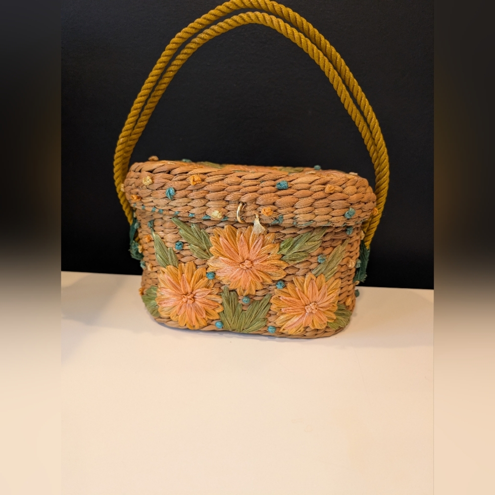 Vintage Hand-Made Woven Handbag - Picture 2 of 9